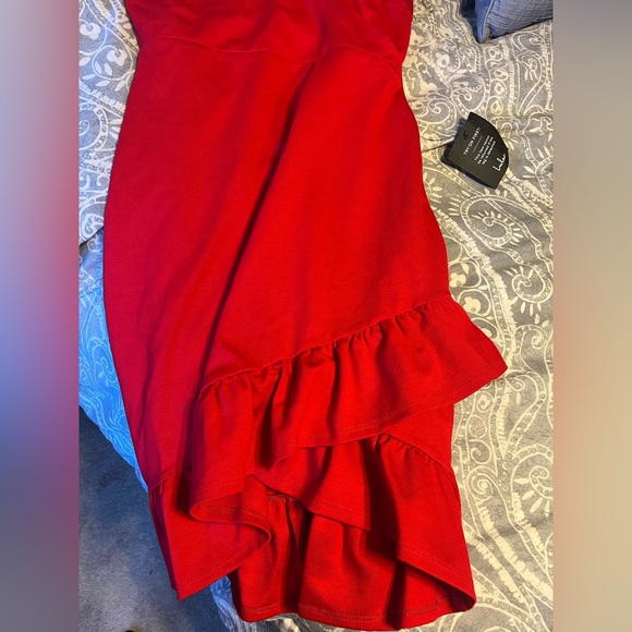 BRAND NEW WITH TAGS- Lulus red dress with ruffle - Picture 2 of 8